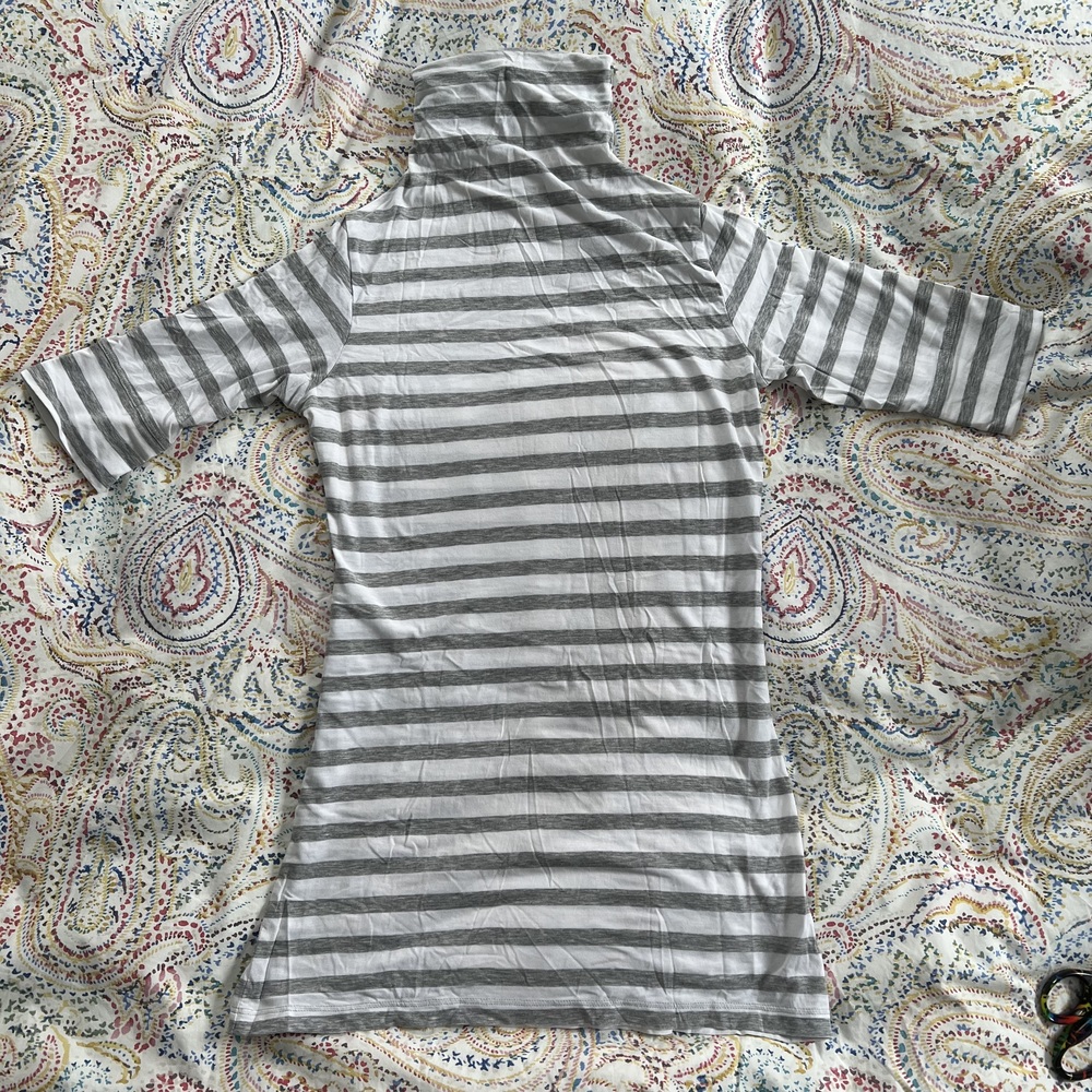 EUC Vince gray and white striped turtleneck tee